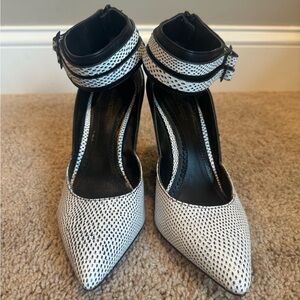 Pour la Victoire wedges - size 7